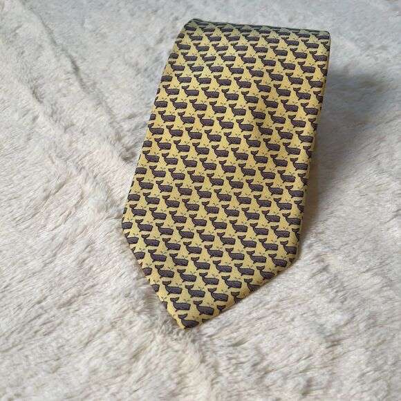 VINEYARD VINES Classic Whale Blue on Yellow Preppy Men's 100% Silk Neck Tie 57" - Picture 2 of 8